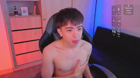 Nicolas online show from October 2025 08:13:02 PM