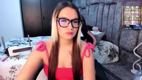 Snapshot of nicol_080 chatting on October 2025 05:57:02 PM YuliEM online show from October 2025 05:57:02 PM