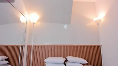 Nicol online show from January 2026 03:52:02 AM