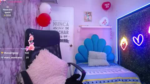 nicol_ross19 online show from February 2026 02:12:02 AM