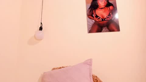 Snapshot of nicol_villa_ chatting on January 2025 11:58:02 AM Nicol Villa online show from January 2025 11:58:02 AM