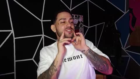 nicolas online show from November 2025 03:19:01 AM