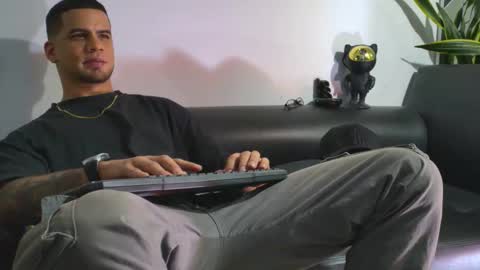 Snapshot of nicolas_veiny chatting on November 2025 03:40:01 AM Nicolas online show from November 2025 03:40:01 AM