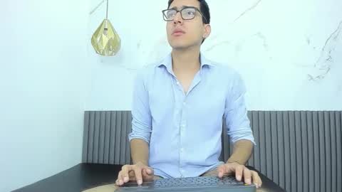 nicolasfine online show from January 2026 11:36:01 AM