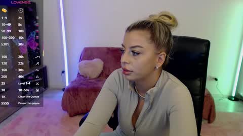 Nico online show from September 2025 04:41:01 PM