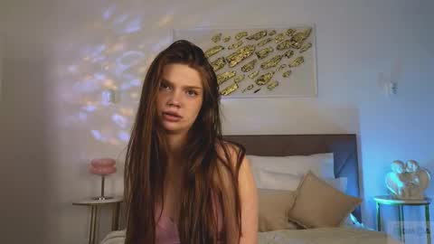 Nicole online show from October 2025 10:18:02 PM