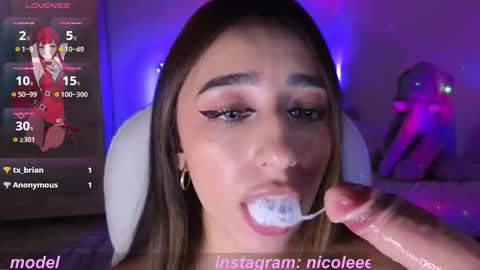 Nicole online show from September 2025 06:02:01 PM