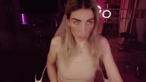 Nicole online show from May 2026 09:52:02 PM