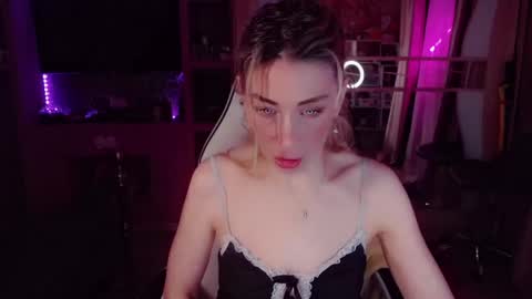 Nicole online show from May 2026 10:48:02 PM