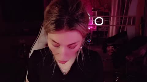 Nicole online show from May 2026 06:41:02 AM
