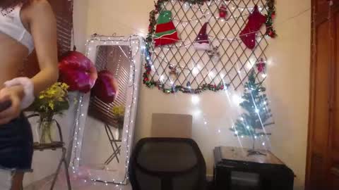 Nicole Santana online show from November 2025 09:14:01 PM