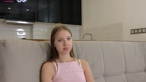 Nicole  online show from October 2025 11:41:02 AM