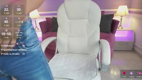 Snapshot of nicolecrawft chatting on October 2025 07:11:01 PM Nicole Crawft online show from October 2025 07:11:01 PM