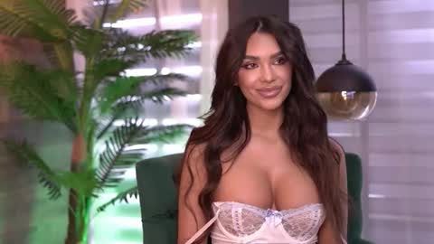 Nicole online show from September 2025 07:45:02 AM