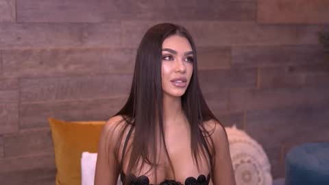 Nicole online show from October 2025 07:32:01 AM