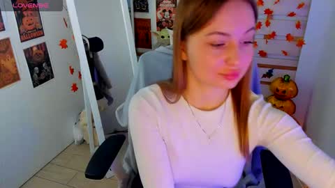 Nicole online show from November 2025 10:53:02 PM