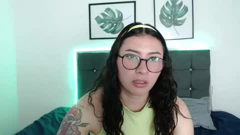 nicolee_8 online show from September 2025 02:26:01 AM