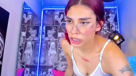 Snapshot of nicolee_angels chatting on January 2025 05:05:02 PM N i c o l e online show from January 2025 05:05:02 PM