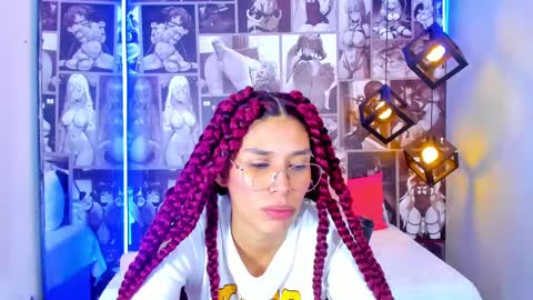 Snapshot of nicolee_angels chatting on January 2025 01:41:02 PM N i c o l e online show from January 2025 01:41:02 PM