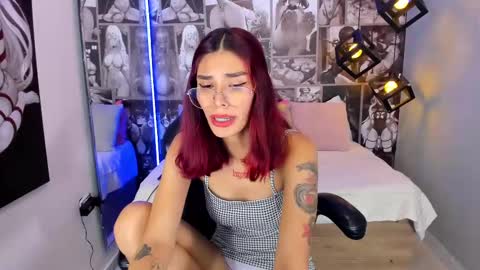 Snapshot of nicolee_angels chatting on January 2025 02:04:01 PM N i c o l e online show from January 2025 02:04:01 PM