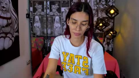 Snapshot of nicolee_angels chatting on January 2025 02:14:01 PM N i c o l e online show from January 2025 02:14:01 PM