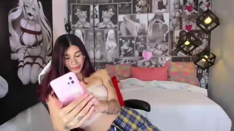 Snapshot of nicolee_angels chatting on February 2025 05:37:01 PM N i c o l e online show from February 2025 05:37:01 PM