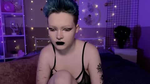 Snapshot of nicolefloret chatting on December 2024 02:33:01 AM Nicole online show from December 2024 02:33:01 AM