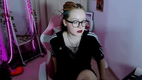 Snapshot of nicolefloret chatting on February 2025 03:34:02 AM Nicole online show from February 2025 03:34:02 AM