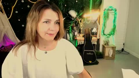 nicolehits online show from May 2026 01:16:02 PM