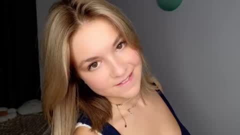 Snapshot of nicolelevis chatting on December 2025 05:55:02 PM Nicole online show from December 2025 05:55:02 PM