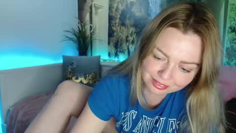 Snapshot of nicolelinharts chatting on December 2024 11:28:01 PM Birthday online show from December 2024 11:28:01 PM
