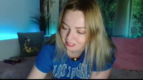 Snapshot of nicolelinharts chatting on January 2025 09:41:02 PM Birthday online show from January 2025 09:41:02 PM