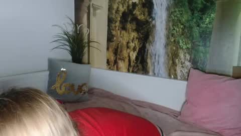 Snapshot of nicolelinharts chatting on February 2025 11:13:02 PM Birthday online show from February 2025 11:13:02 PM