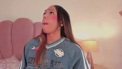 NICOLE online show from November 2025 12:49:01 PM