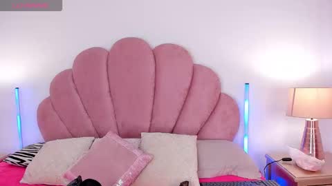 NICOLE online show from February 2026 01:05:01 PM