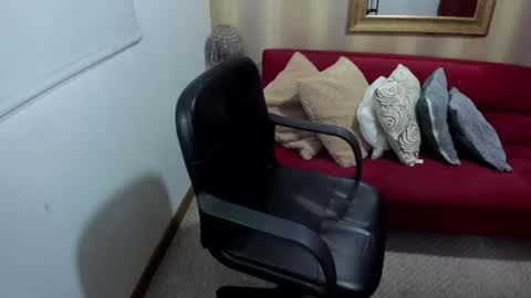 Nicolettcolin  online show from June 2026 06:42:01 PM