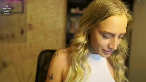 Snapshot of nicolette__shea_ chatting on October 2025 07:20:02 AM nicolette__shea_ online show from October 2025 07:20:02 AM