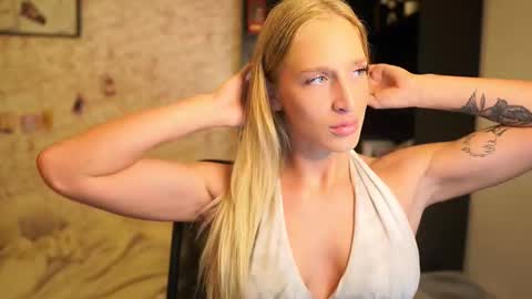 nicolette__shea_ online show from December 2025 03:09:02 PM