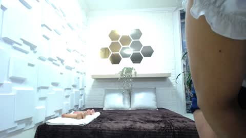 NICOL-JARAMILLO online show from January 2025 05:47:02 PM