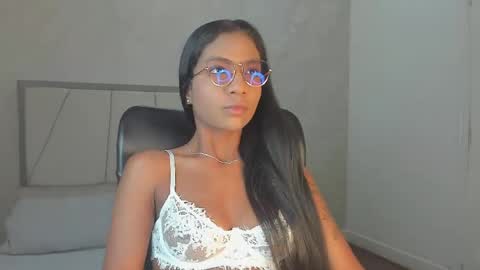 Nicol  online show from April 2026 03:19:01 AM