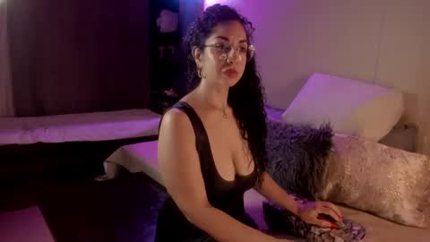 Mrs Nicolle online show from February 2025 01:22:01 AM