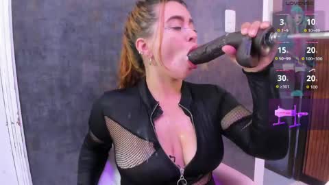 Nicolle online show from April 2026 08:25:02 PM