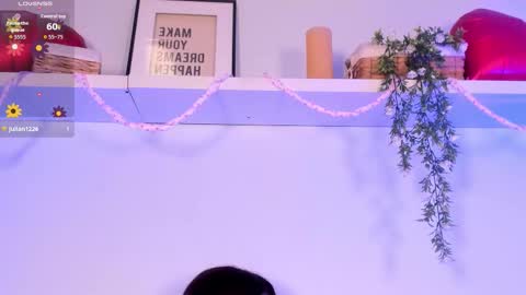 nicolle_evanss_ online show from February 2026 04:33:02 AM