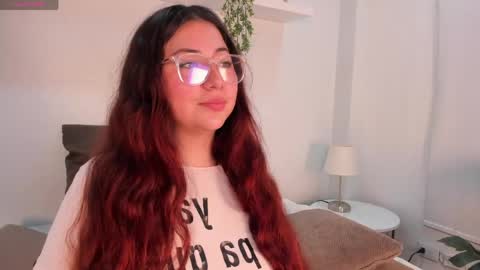 nicolle_evanss_ online show from April 2026 04:15:02 AM