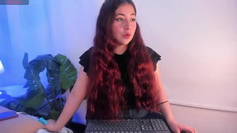 nicolle_evanss_ online show from April 2026 03:57:02 AM