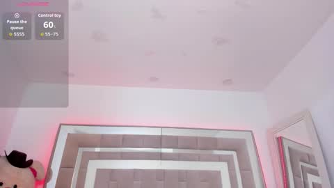 Nicolle online show from December 2025 12:36:02 PM