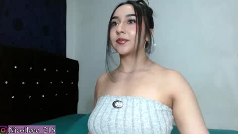 Snapshot of nicolle_sabinas chatting on October 2025 05:32:02 PM Nicolle online show from October 2025 05:32:02 PM