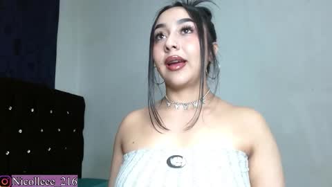 Snapshot of nicolle_sabinas chatting on October 2025 05:14:02 PM Nicolle online show from October 2025 05:14:02 PM