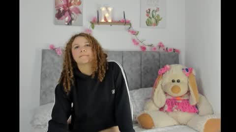 nicolle_saint1 online show from February 2026 02:27:01 AM