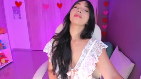 Snapshot of nicollemeyer chatting on May 2026 05:02:02 AM Nicolle Go to Visit online show from May 2026 05:02:02 AM